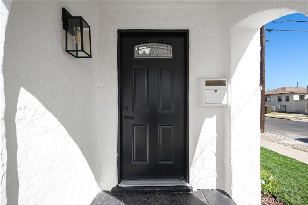 Photo of 5563 Bangor St, Los Angeles, CA 90016 (MLS # DW25230976)