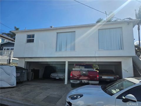 Photo of 1204 BONNIE BRAE ST, Hermosa Beach, CA 90254 (MLS # SB26095296)