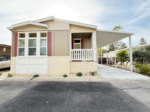 Photo of 406 Los Encinos Avenue, San Jose, CA 95134 (MLS # ML82040976)