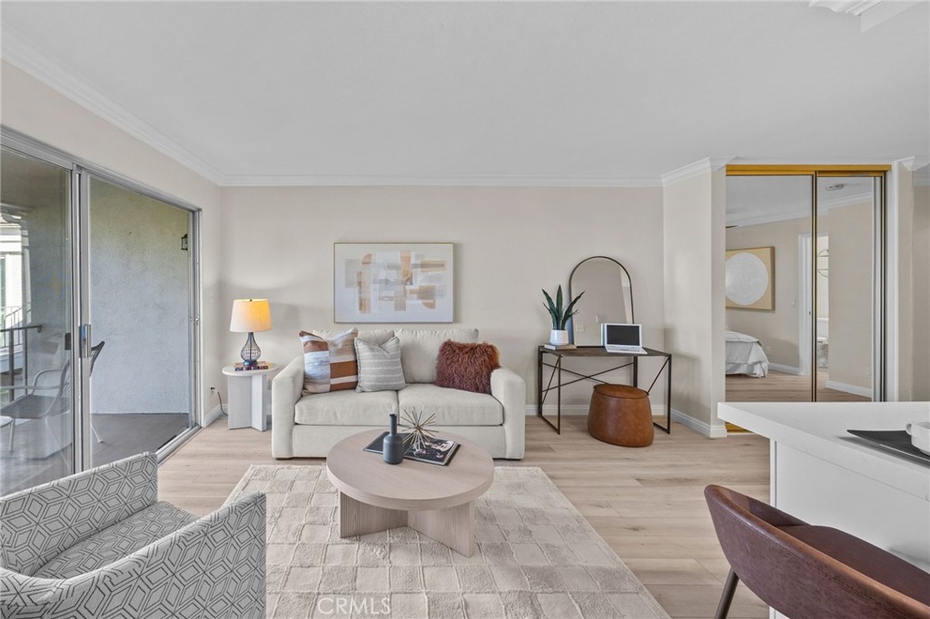 101 Scholz Plaza PH19