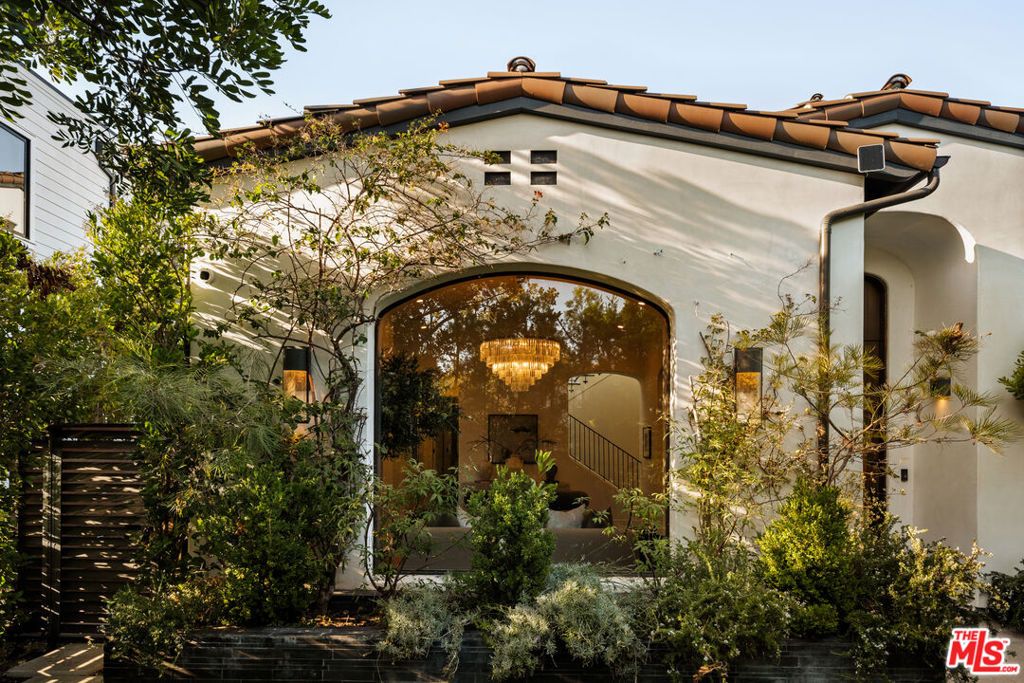 Photo of 6607 Maryland Drive, Los Angeles, CA 90048 (MLS # 25608773)