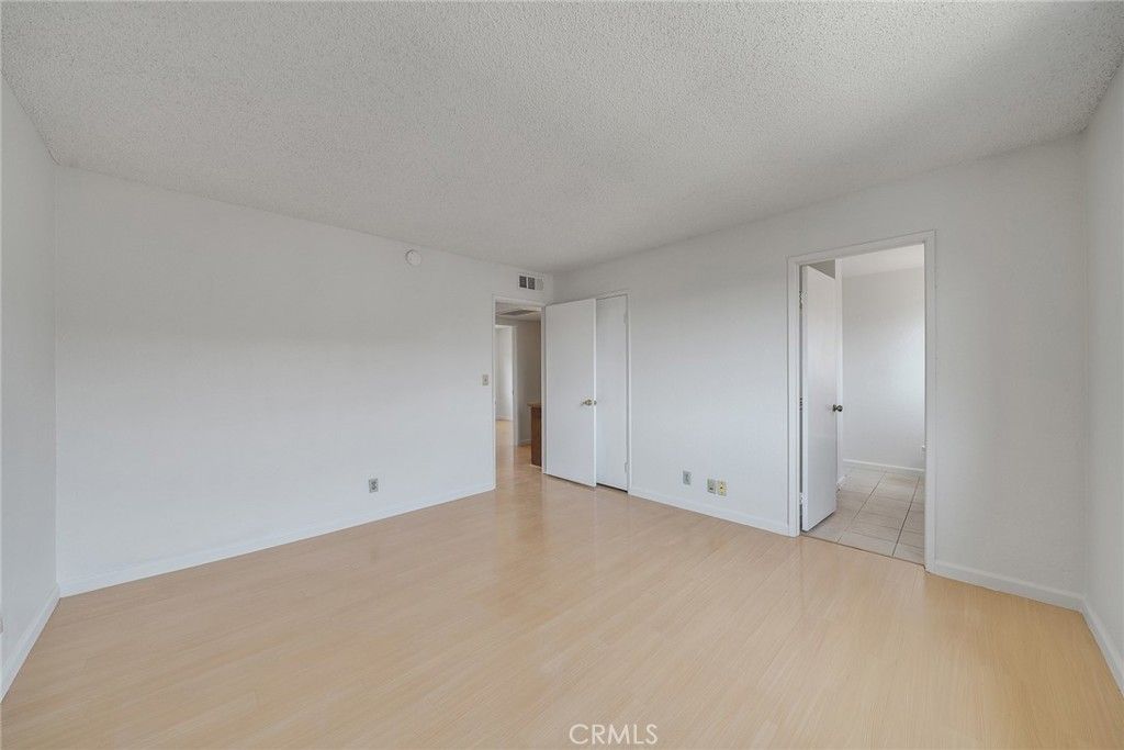 listing image 130725747512273555855