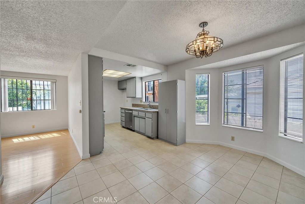 listing image 130722961921354592939