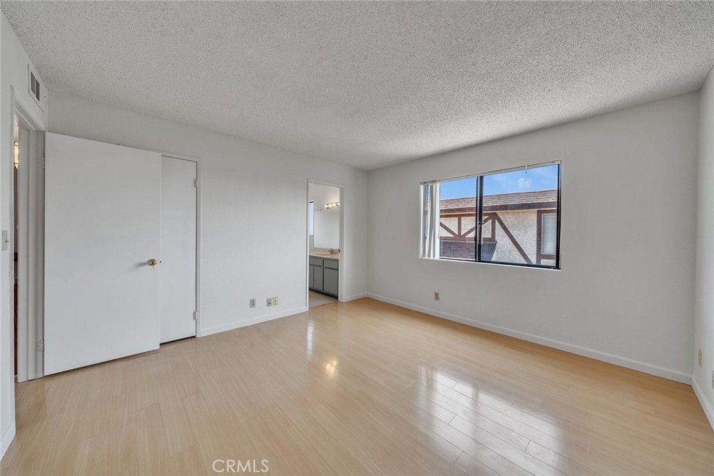 listing image 130724140462383455340