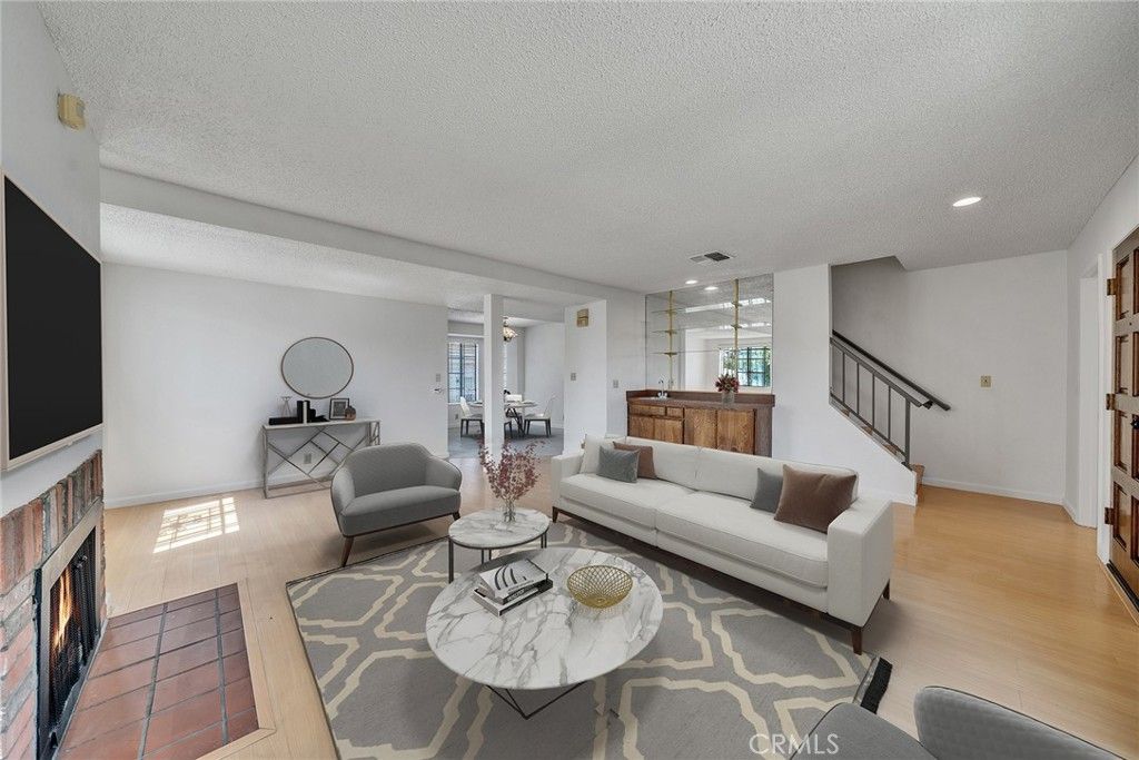 listing image 130724468188687922513