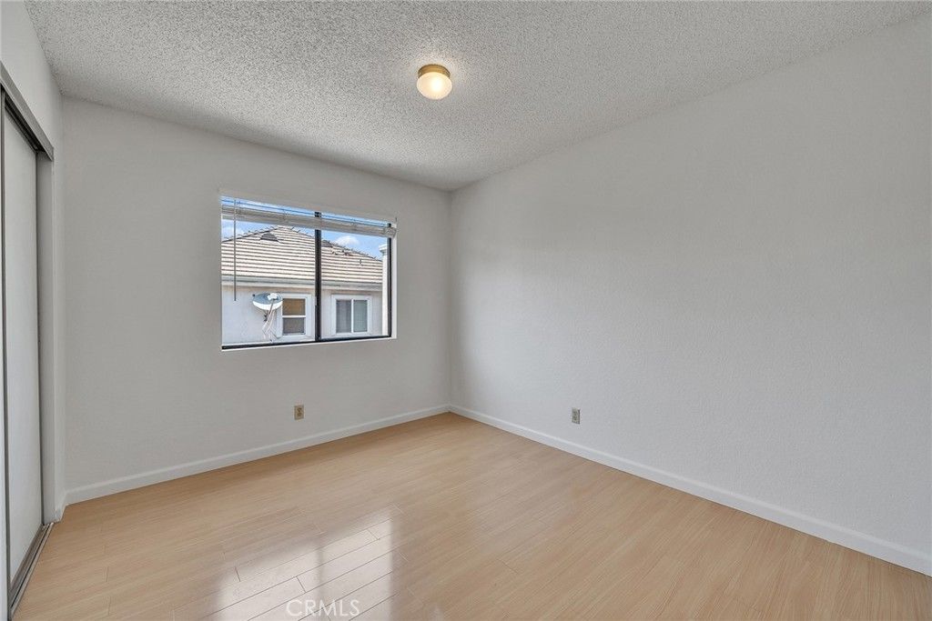 listing image 130726935313580219159