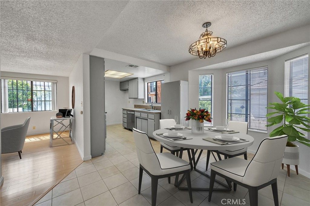 listing image 130729537952764880635