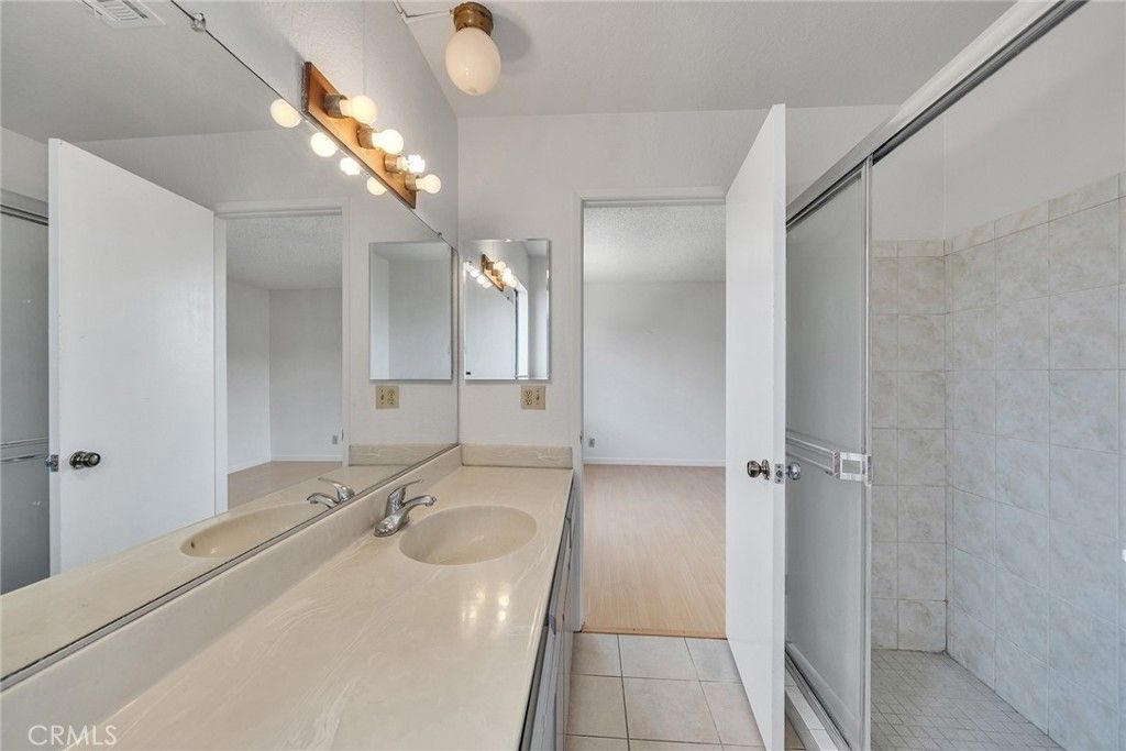 listing image 130728240796481110742
