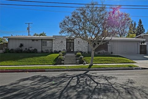 Photo of 24216 Calvert Street, Woodland Hills, CA 91367 (MLS # SR26060289)