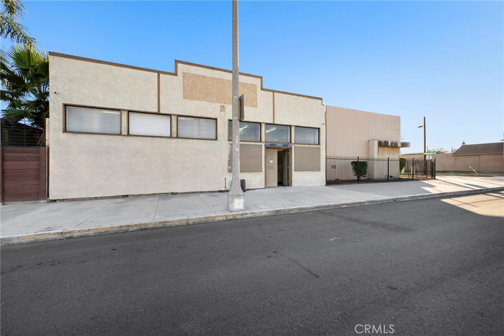 1047 W 3rd Street