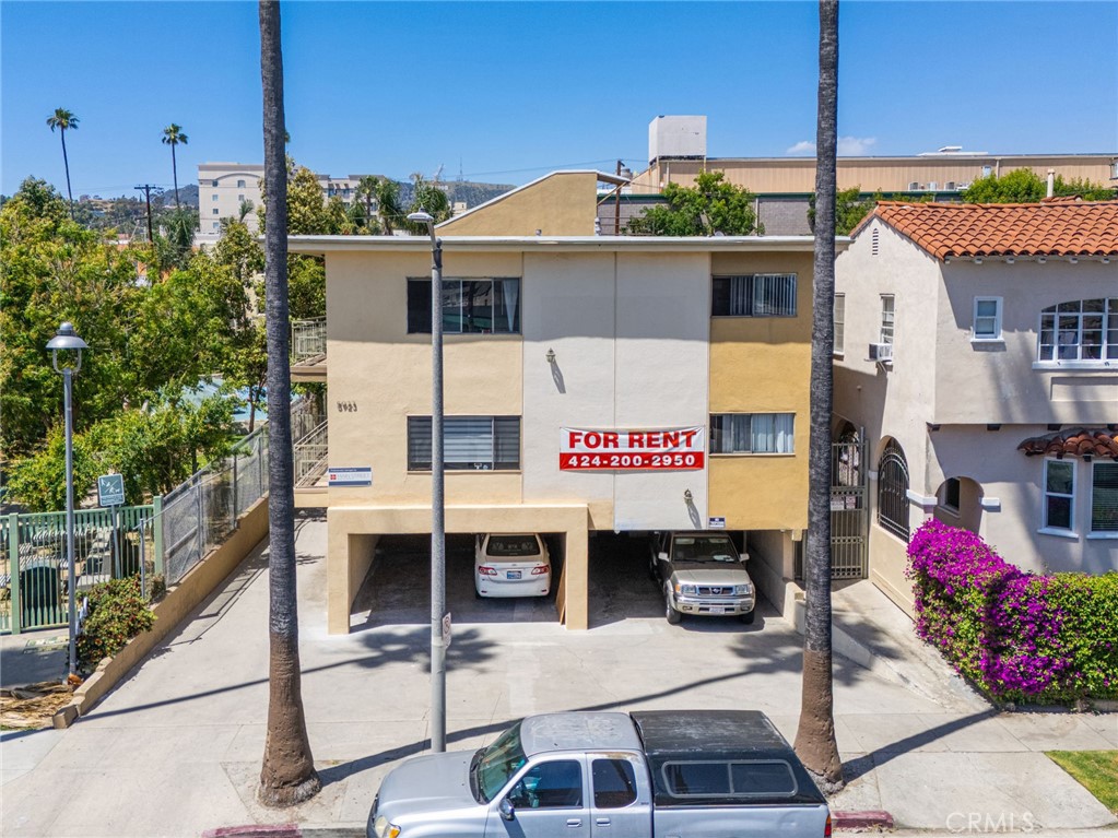 Properties 4 5923 Carlton Way