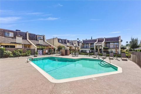 Photo of 18415 Collins ST #I, Tarzana, CA 91356 (MLS # SR26115013)
