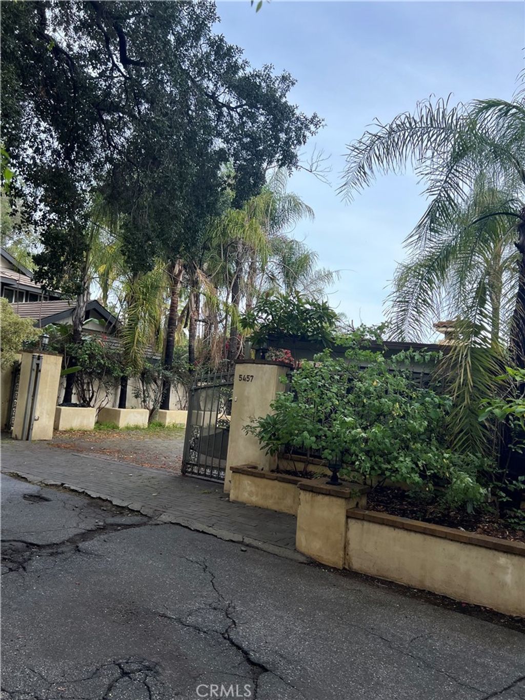Photo of 5457 Encino Ave. Ave, Encino, CA 91316 (MLS # SR25246116)