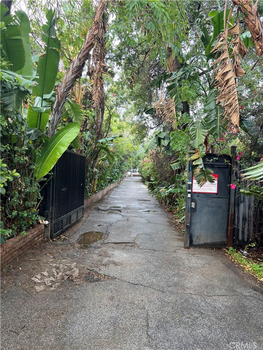 Photo of 5457 Encino Ave. Ave, Encino, CA 91316 (MLS # SR25246116)