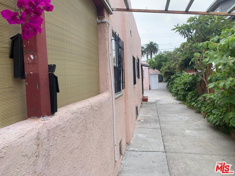 2323 REDONDO Boulevard 2