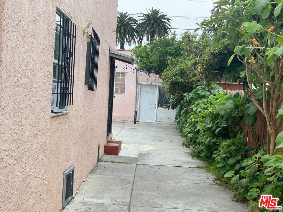 2323 REDONDO Boulevard 2