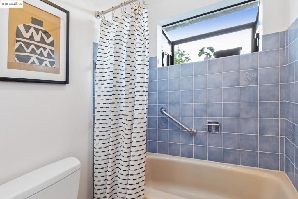 EL CERRITO HILLS - Residential