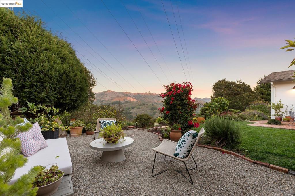 EL CERRITO HILLS - Residential