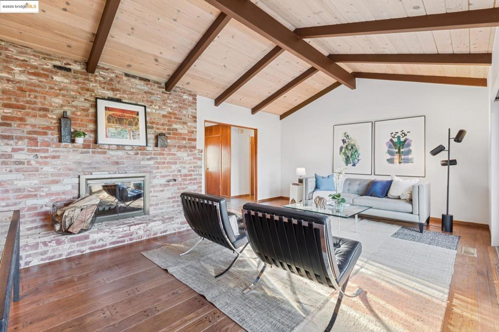 EL CERRITO HILLS - Residential