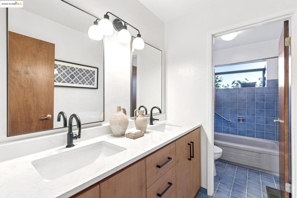 EL CERRITO HILLS - Residential