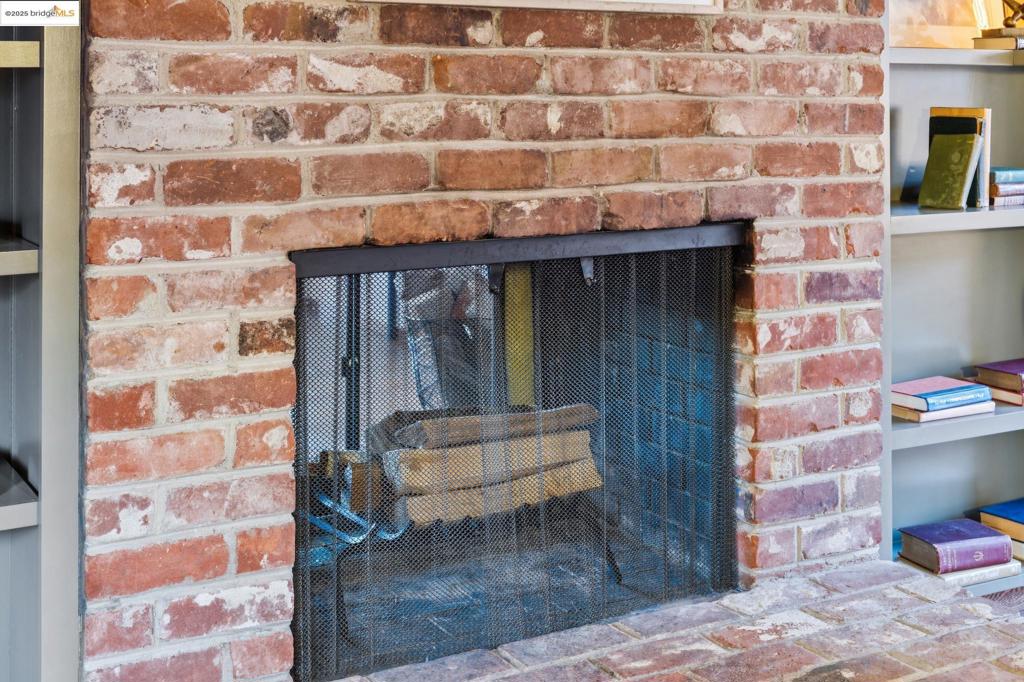 EL CERRITO HILLS - Residential