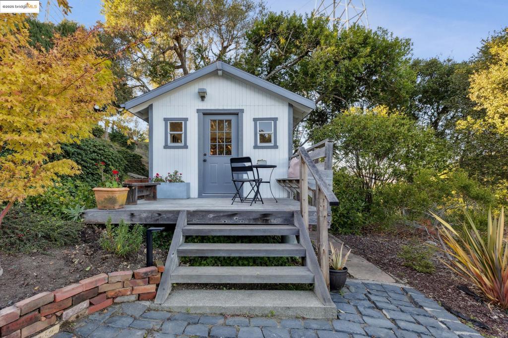 EL CERRITO HILLS - Residential