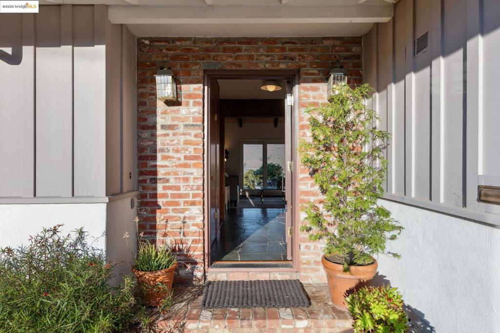 EL CERRITO HILLS - Residential