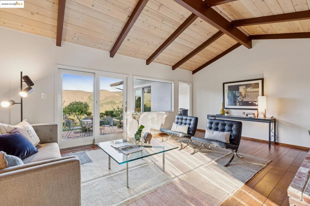 EL CERRITO HILLS - Residential