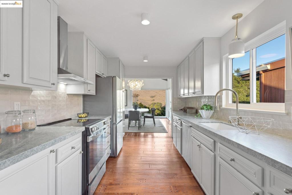 EL CERRITO HILLS - Residential