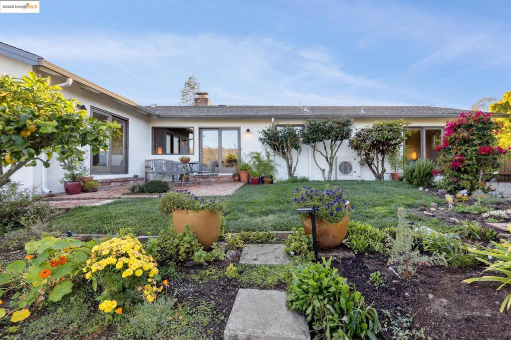 EL CERRITO HILLS - Residential