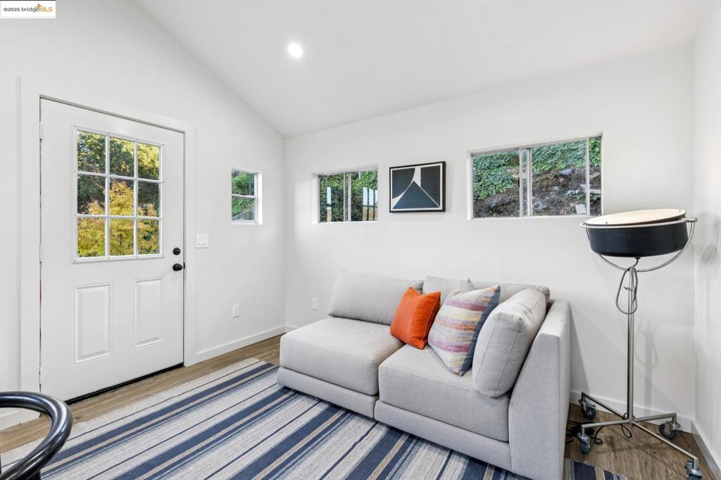 EL CERRITO HILLS - Residential