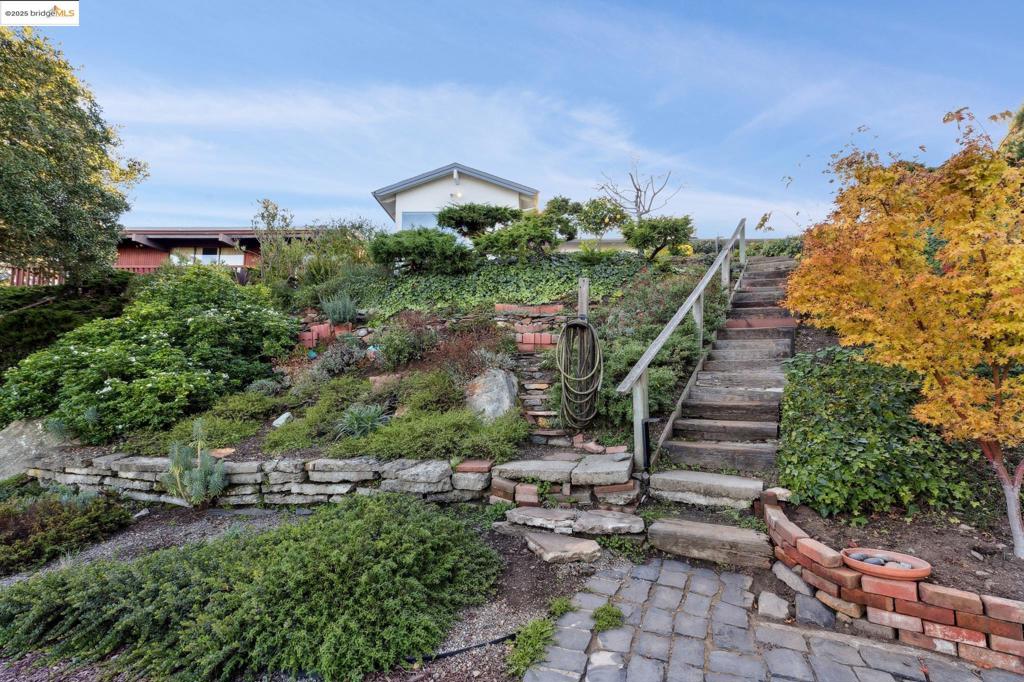 EL CERRITO HILLS - Residential