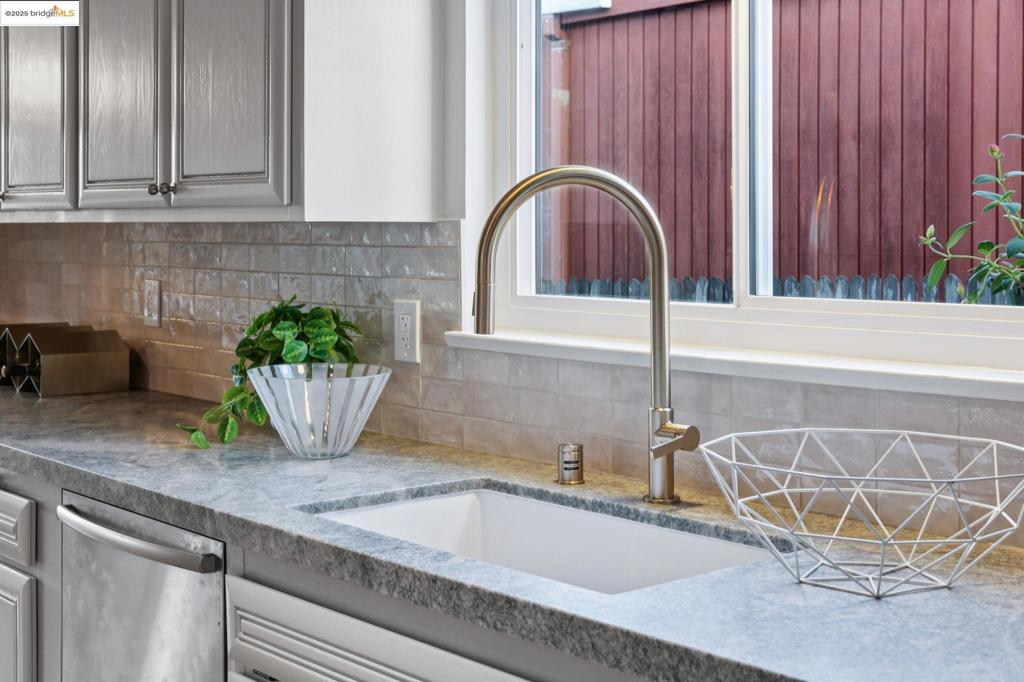 EL CERRITO HILLS - Residential