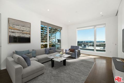 Photo of 935 N San Vicente Boulevard #7, West Hollywood, CA 90069 (MLS # 26845465)