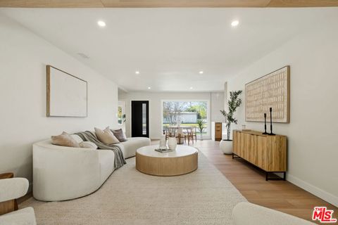 Photo of 7358 Paso Robles Avenue, Van Nuys, CA 91406 (MLS # 26673061)