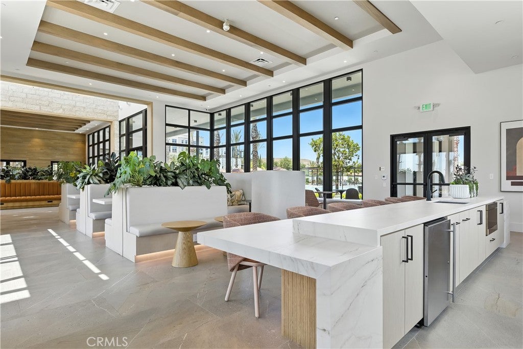 355 Mariposa Way