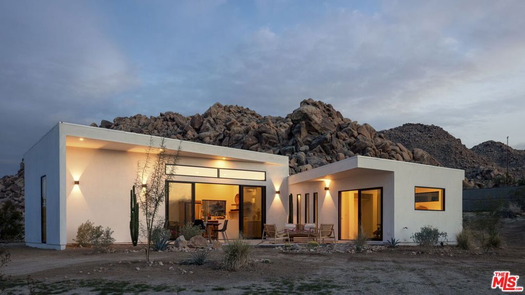 Photo of 7192 Mount Shasta Avenue, Joshua Tree, CA 92252 (MLS # 26638359)