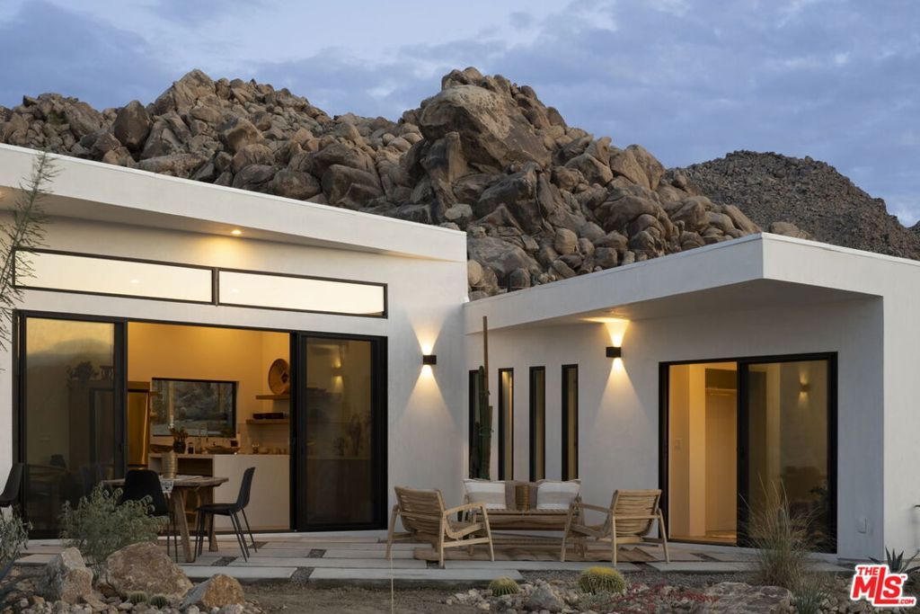 Photo of 7192 Mount Shasta Avenue, Joshua Tree, CA 92252 (MLS # 26638359)