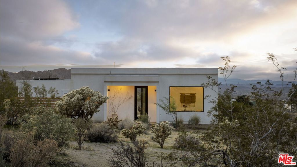 Photo of 7192 Mount Shasta Avenue, Joshua Tree, CA 92252 (MLS # 26638359)