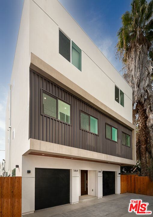 Newer Construction located in the Heart of Los Angeles! Stunning 3 bed, 3 bath townhouse-style home offers spacious bedrooms, an open floor plan drenched in natural sunlight, chef's kitchen, stainless steal appliances, recessed lighting and 2 parking spaces. Private backyard/patio perfect for entertaining. Culver City adjacent and nearby 10 freeway, Ralphs, CVS, Target & much more!