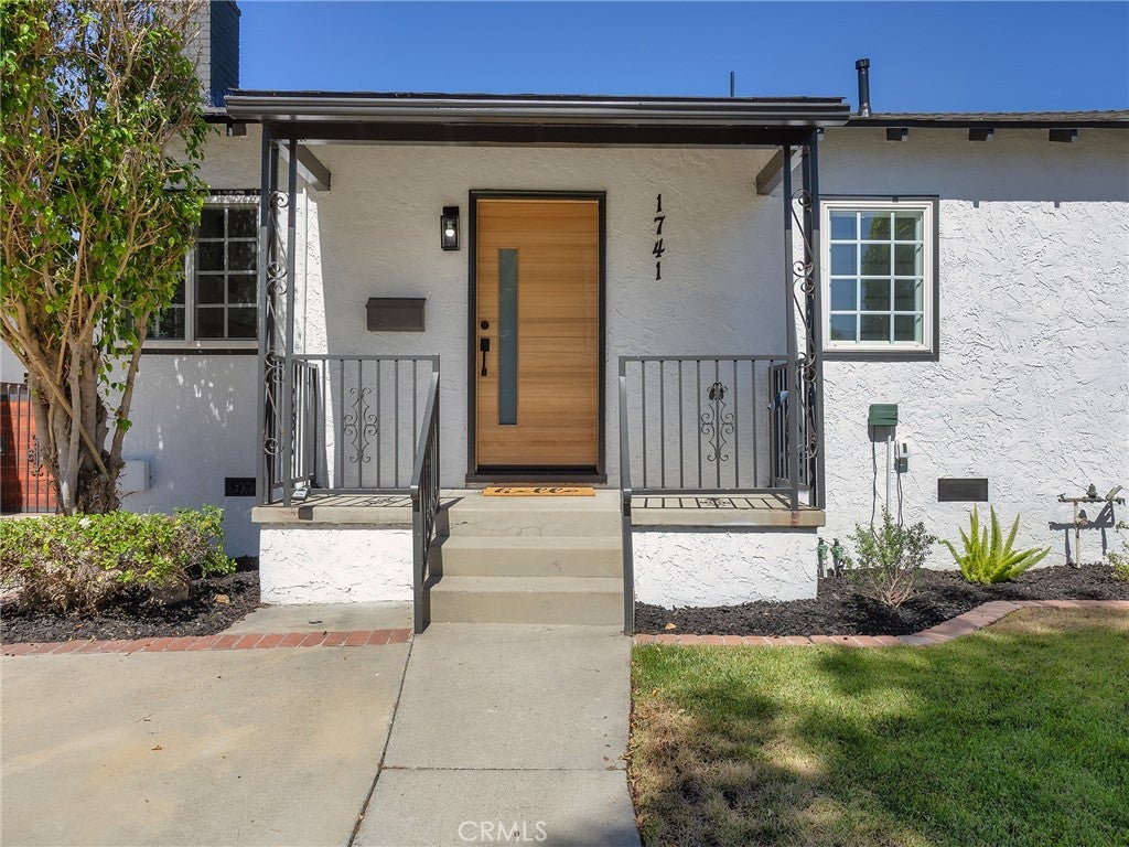 1741 N Rose Street, Burbank CA 91505