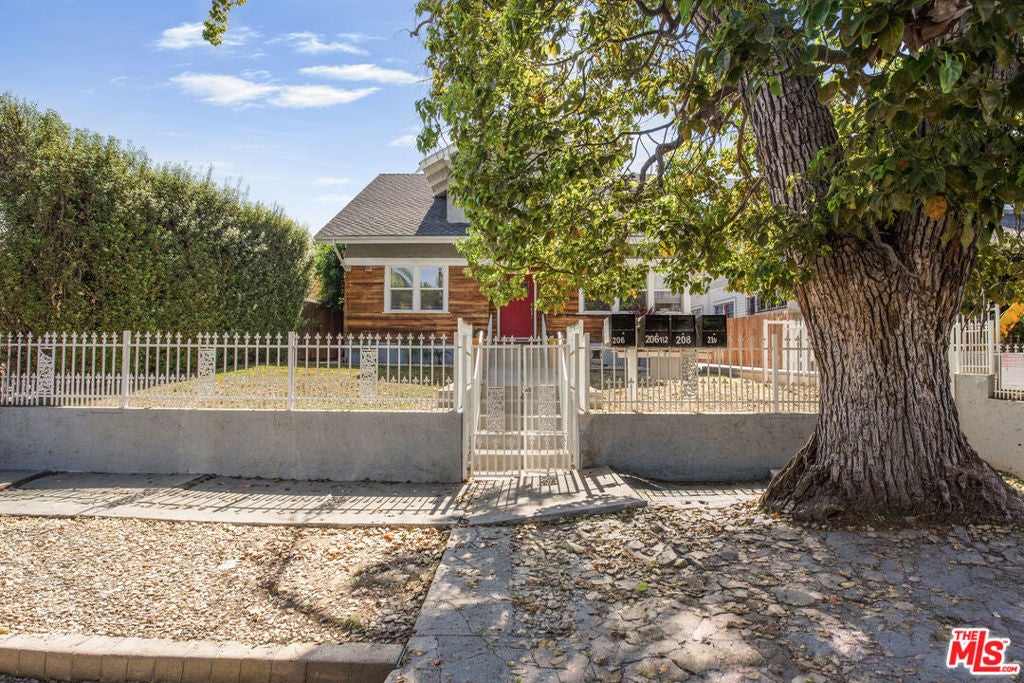 208 N Coronado Street