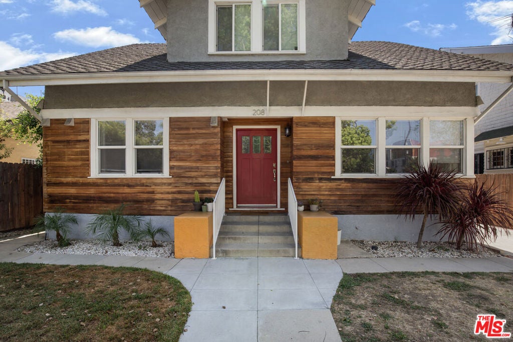 208 N Coronado Street