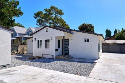 Photo of 708 N El Molino AVE, Pasadena, CA 91104 (MLS # OC26197766)