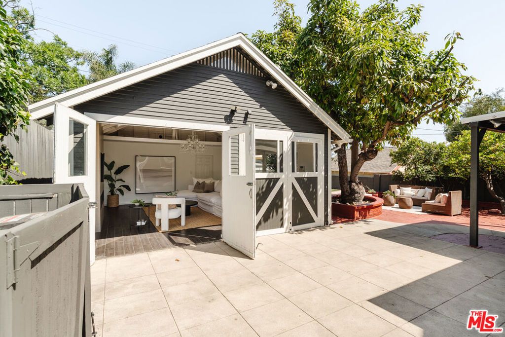 listing image 130720525205867361944
