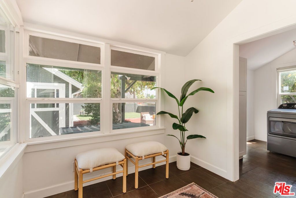 listing image 130728824626178487500