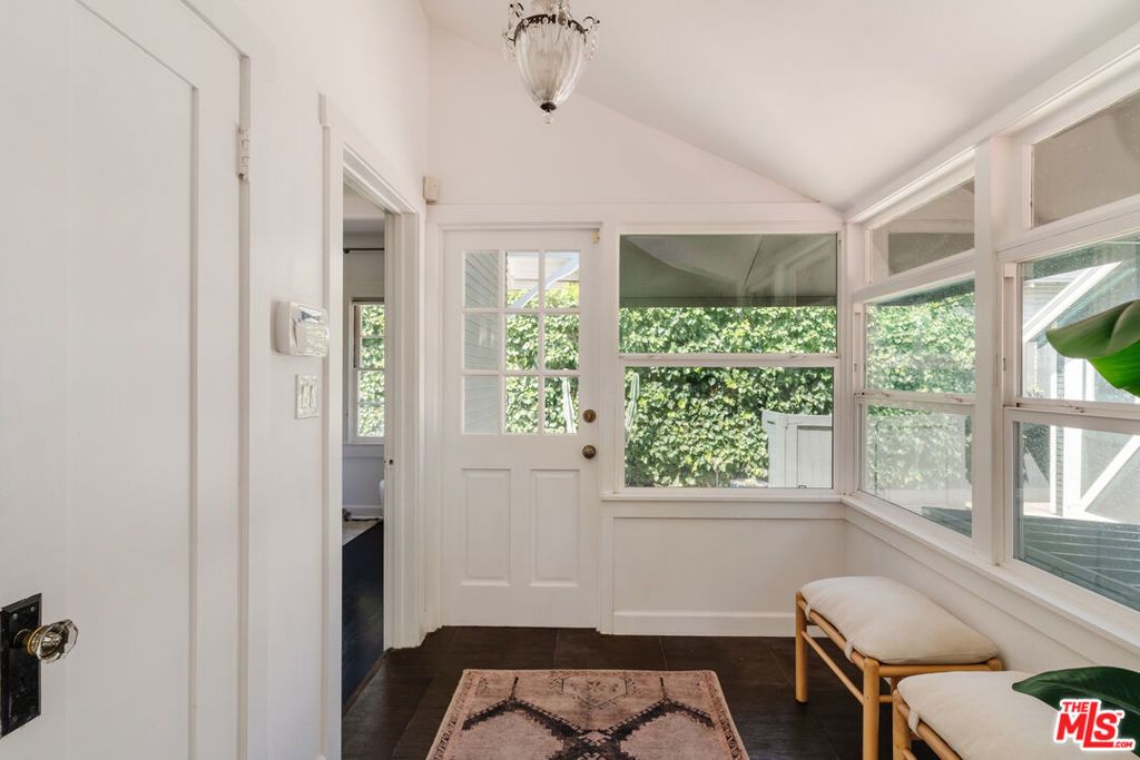 listing image 130725924160260535815