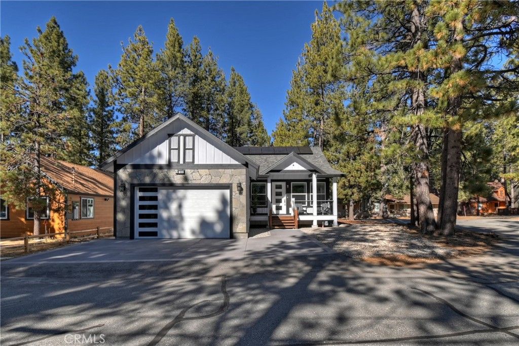 Photo of 610 Blue Jay Rd, Big Bear Lake, CA 92315 (MLS # IG26021102)