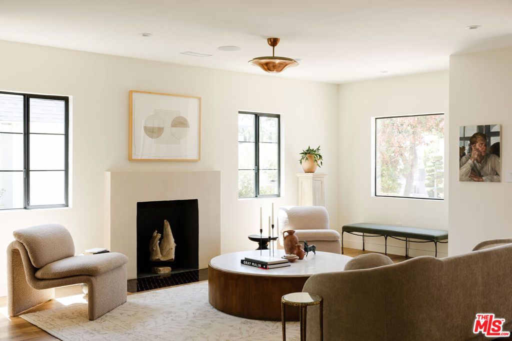 Photo of 326 N Gower Street, Los Angeles, CA 90004 (MLS # 25589025)