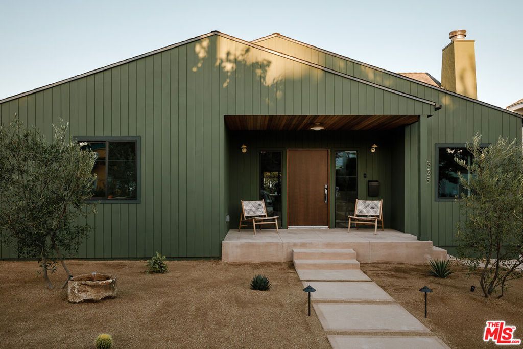 Photo of 326 N Gower Street, Los Angeles, CA 90004 (MLS # 25589025)